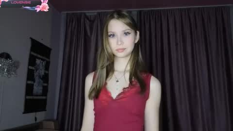 Snapshot of siobhanhelmstetler chatting on 12-22-25, 01:02 Emma online show from 12-22-25, 01:02