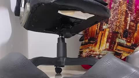 Snapshot of sir_kev66 chatting on 01-31-25, 12:28 only foot worshipers here online show from 01-31-25, 12:28