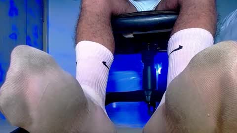 Snapshot of sir_kev66 chatting on 09-21-25, 12:01 only foot worshipers here online show from 09-21-25, 12:01