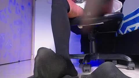 Snapshot of sir_kev66 chatting on 11-15-25, 08:05 only foot worshipers here online show from 11-15-25, 08:05