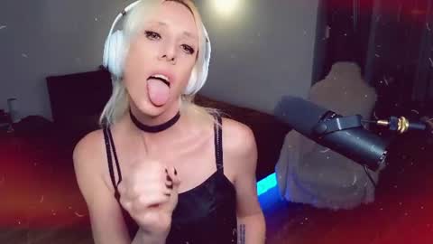 Snapshot of sissyashleigh chatting on 06-22-26, 09:56 Ashleigh Mak online show from 06-22-26, 09:56