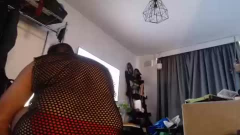 Snapshot of sissyboilooking chatting on 12-21-24, 03:14 RESPONDS WELL TO ... online show from 12-21-24, 03:14