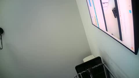 Snapshot of sissyboilooking chatting on 01-28-25, 06:27 RESPONDS WELL TO ... online show from 01-28-25, 06:27