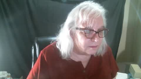 Sissy Diane online show from 11-18-25, 12:38