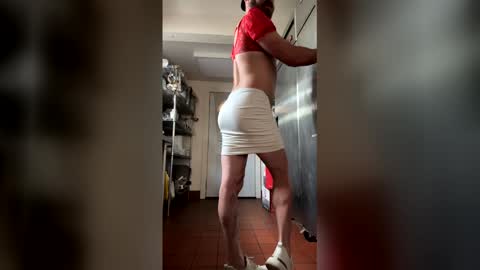 Snapshot of sissymiles chatting on 05-25-26, 06:36 SissyMiles online show from 05-25-26, 06:36