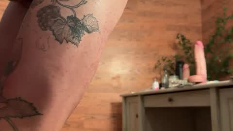 Snapshot of sissymiles chatting on 06-13-26, 05:05 SissyMiles online show from 06-13-26, 05:05