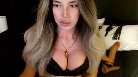 Snapshot of sizzling_cassie130 chatting on 06-25-26, 02:22 Cassie online show from 06-25-26, 02:22