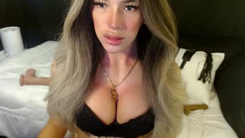 Snapshot of sizzling_cassie130 chatting on 07-07-26, 01:41 Cassie online show from 07-07-26, 01:41