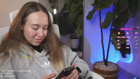 Im Scarlett  ONLINE  5pm-10pm NYC time  online show from 03-05-25, 03:40