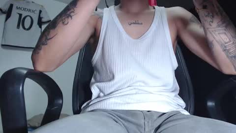 Snapshot of skateboy444 chatting on 02-20-25, 06:06 king online show from 02-20-25, 06:06