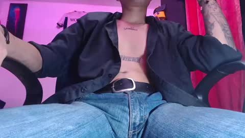 Snapshot of skateboy444 chatting on 02-21-25, 04:18 king online show from 02-21-25, 04:18