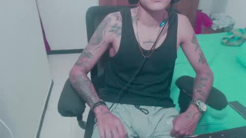 Snapshot of skateboy444 chatting on 10-08-25, 05:38 king online show from 10-08-25, 05:38