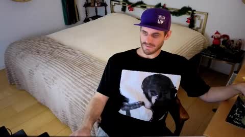 Snapshot of skatejocke chatting on 12-19-25, 08:27 skatejocke online show from 12-19-25, 08:27