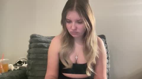 Snapshot of skiimaskabby chatting on 03-05-26, 01:01 skiimaskabby online show from 03-05-26, 01:01