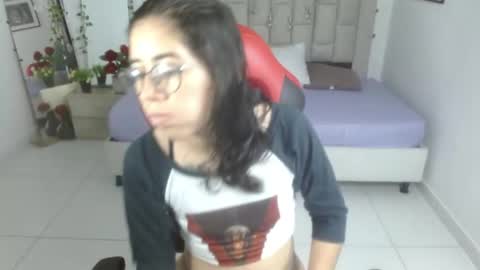Snapshot of skinny_hot723 chatting on 05-31-26, 07:04 Raelle online show from 05-31-26, 07:04