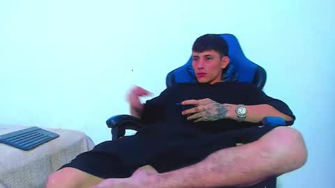 Snapshot of skinny_marked chatting on 12-19-25, 11:45 skinny marked online show from 12-19-25, 11:45