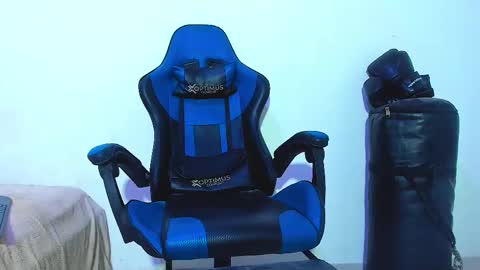 Snapshot of skinny_marked chatting on 12-23-25, 01:03 skinny marked online show from 12-23-25, 01:03