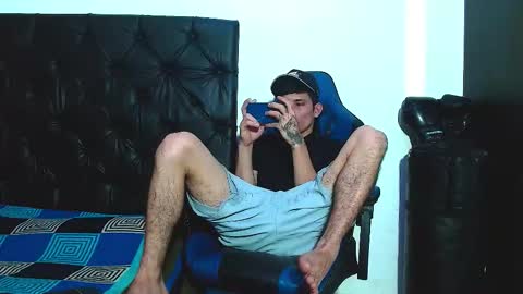 Snapshot of skinny_marked chatting on 01-09-26, 04:32 skinny marked online show from 01-09-26, 04:32