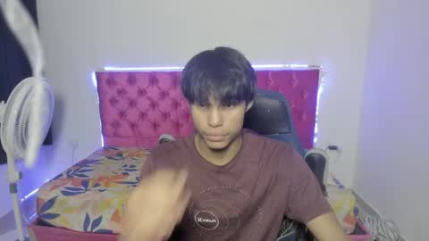 Snapshot of skinny_sam23 chatting on 05-27-26, 04:42 sam online show from 05-27-26, 04:42