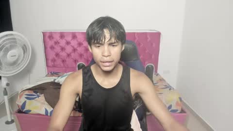 Snapshot of skinny_sam23 chatting on 06-06-26, 06:40 sam online show from 06-06-26, 06:40