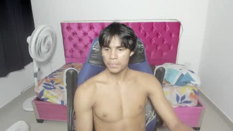 Snapshot of skinny_sam23 chatting on 06-18-26, 09:14 sam online show from 06-18-26, 09:14
