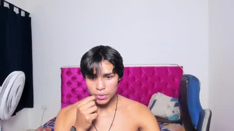 Snapshot of skinny_sam23 chatting on 07-05-26, 04:19 sam online show from 07-05-26, 04:19