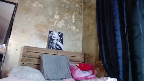 Snapshot of skinny_yizz chatting on 02-09-25, 03:22 Only Pvt online show from 02-09-25, 03:22