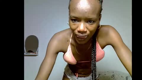 Snapshot of skinnybeauty1 chatting on 01-11-26, 09:42 Linda independent model online show from 01-11-26, 09:42