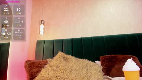 Snapshot of skinnydoll_1 chatting on 12-14-24, 06:30 Mila online show from 12-14-24, 06:30