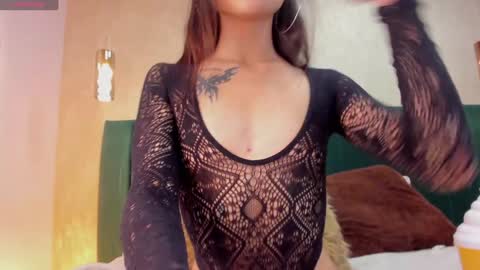 Snapshot of skinnydoll_1 chatting on 01-04-25, 02:04 Mila online show from 01-04-25, 02:04