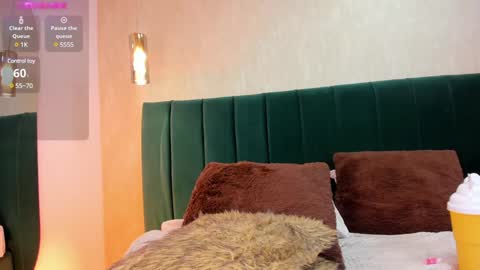 Snapshot of skinnydoll_1 chatting on 01-11-25, 10:29 Mila online show from 01-11-25, 10:29