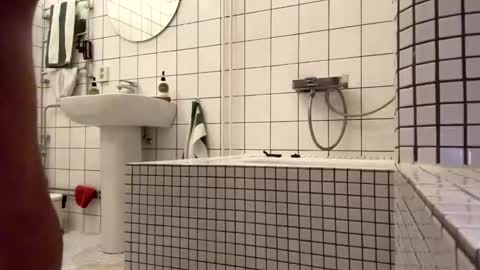 Snapshot of skinnyduderino chatting on 11-28-25, 11:35 skinnyduderino online show from 11-28-25, 11:35