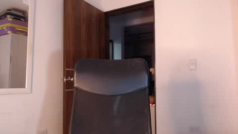 jesica online show from 10-22-25, 05:19