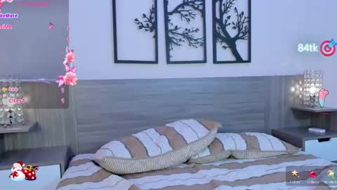 Snapshot of skinnyfoxyy chatting on 12-21-24, 01:04 Foxy online show from 12-21-24, 01:04