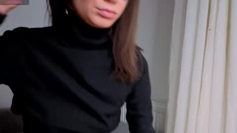 Snapshot of skinnymode chatting on 10-27-25, 07:18 SkinnyMode online show from 10-27-25, 07:18