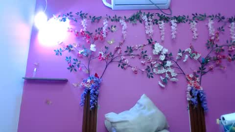Snapshot of skinnysofia18 chatting on 04-26-26, 01:42 sofia online show from 04-26-26, 01:42