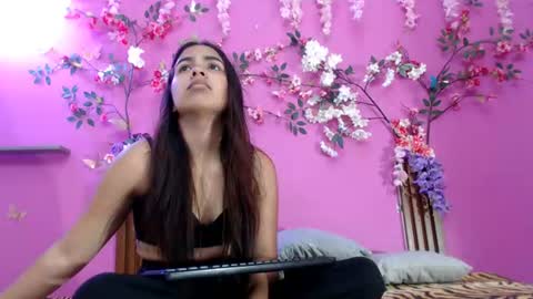 Snapshot of skinnysofia18 chatting on 06-13-26, 01:53 sofia online show from 06-13-26, 01:53