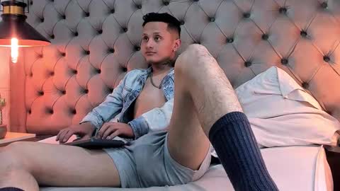 SkinnyZeth online show from 11-10-25, 04:22