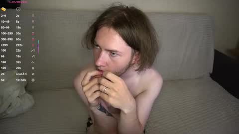 Snapshot of skip_london chatting on 10-08-25, 09:45 Andrew online show from 10-08-25, 09:45