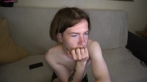 Snapshot of skip_london chatting on 10-11-25, 07:01 Andrew online show from 10-11-25, 07:01