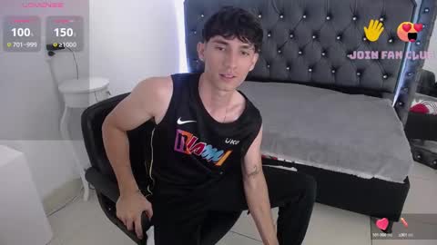 Snapshot of skorpyonmusclee chatting on 12-31-24, 04:27 Skorpyon Musclee online show from 12-31-24, 04:27