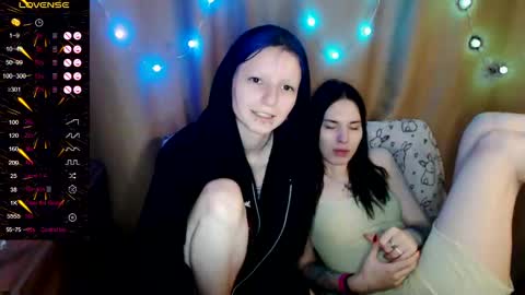 Snapshot of sky9669 chatting on 01-28-25, 07:00 Iska Im genderfluid theyheshenot use ht have reasons and Mia my t-gf sheher online show from 01-28-25, 07:00
