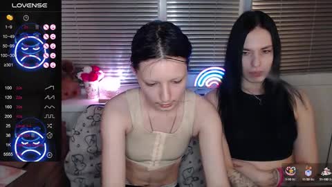 Snapshot of sky9669 chatting on 10-16-25, 04:30 Iska Im genderfluid theyheshenot use ht have reasons and Mia my t-gf sheher online show from 10-16-25, 04:30