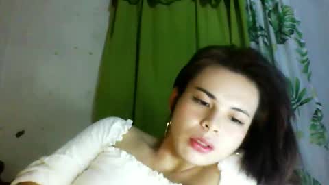 Snapshot of sky_andrea chatting on 10-27-25, 04:55 Mj online show from 10-27-25, 04:55