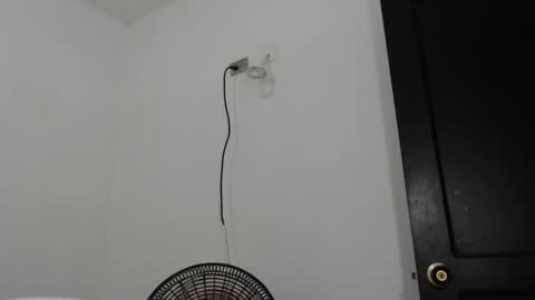 Snapshot of sky_dancer chatting on 01-22-25, 05:37 Reuben online show from 01-22-25, 05:37