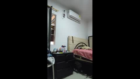 Snapshot of sky_dancer chatting on 06-12-26, 03:11 Reuben online show from 06-12-26, 03:11