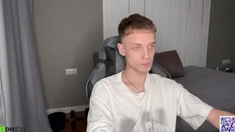 Snapshot of sky_hunter chatting on 11-06-25, 07:04 sky_hunter online show from 11-06-25, 07:04