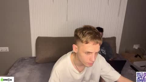 Snapshot of sky_hunter chatting on 11-09-25, 10:19 sky_hunter online show from 11-09-25, 10:19