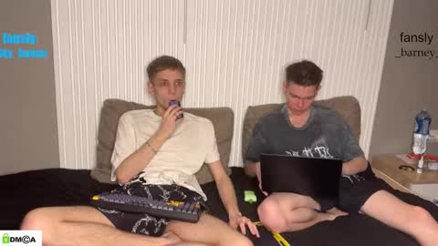 Snapshot of sky_hunter chatting on 11-22-25, 06:18 sky_hunter online show from 11-22-25, 06:18