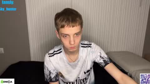 Snapshot of sky_hunter chatting on 11-27-25, 08:22 sky_hunter online show from 11-27-25, 08:22